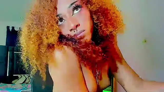 charlottee_-'s Webcam Show