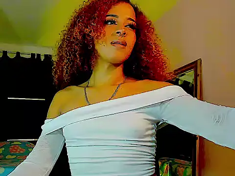 charlottee_- Show in webcam