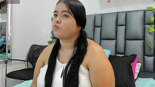 Isabella_18 – Live XXX-chat
