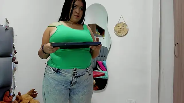 Isabella_18's Webcam Show