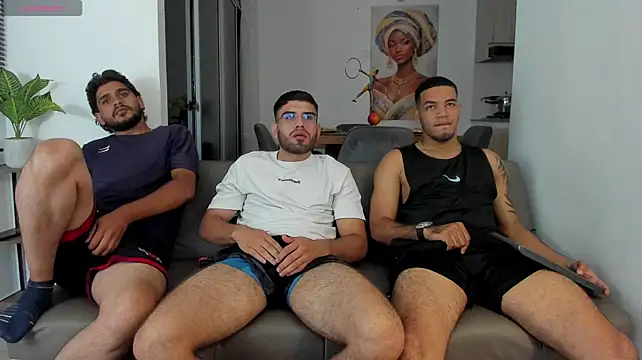 friends_str8: διαδικτυακό σόου στην κάμερα