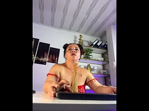 ConnyCurly's Live XXX Chat