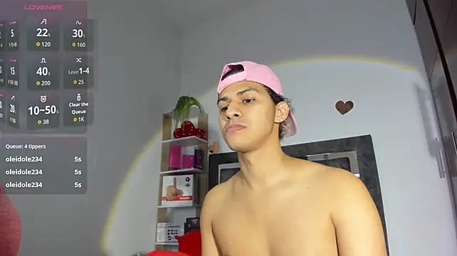 Show modela StevenSmith18 na web-kameri
