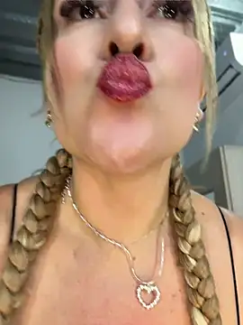 PAU_BLISS' Live XXX Chat