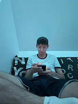 littleLucas_ Шоу с уебкамера