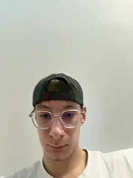 littleLucas_ Show in webcam