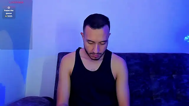 cristian_stone: διαδικτυακό σόου στην κάμερα