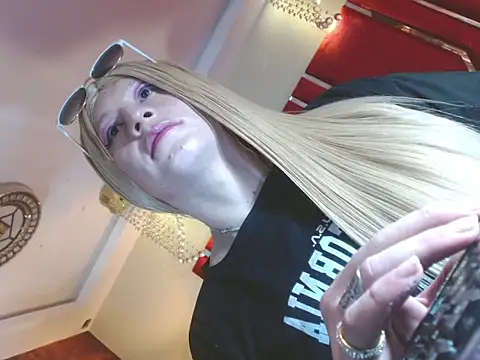 MEGANEVANS05 webcam show