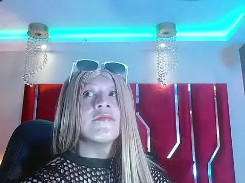 Pertunjukan Kamera Web MEGANEVANS05