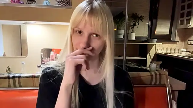 Blondilis Chat XXX in diretta