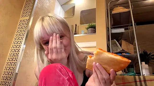 Blondilis' Live XXX Chat