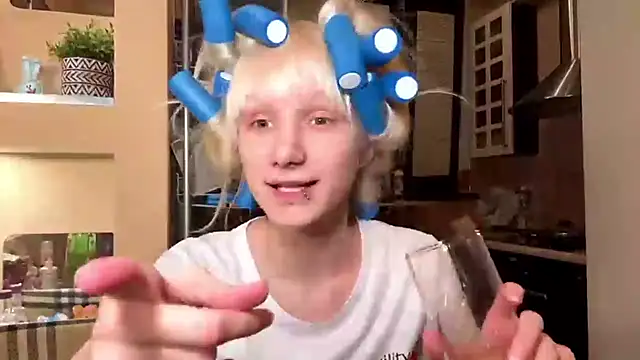 Blondilis 网络视讯表演
