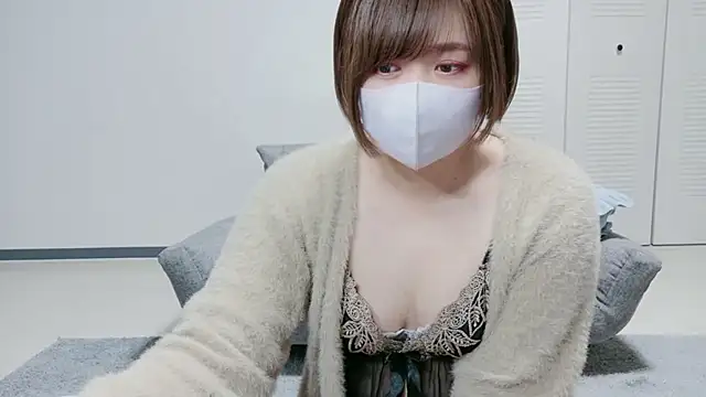 Show modela Hana_home na web-kameri