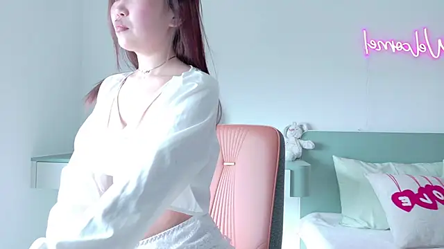 Lilyisshy – webcam-show