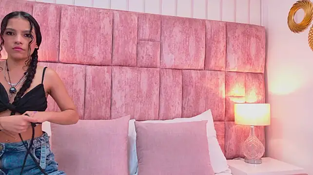 MiaLaure – Naživo XXX chat