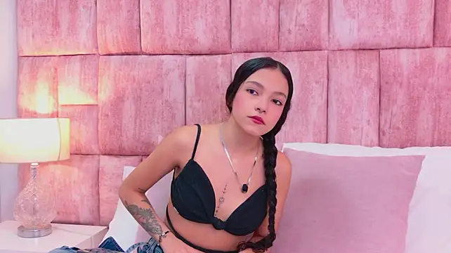 Chatroom XXX en direct de MiaLaure