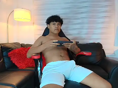 Show modela kristhofer_levis_ na web-kameri