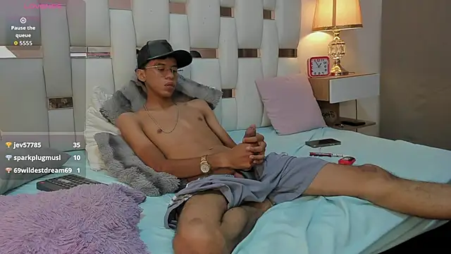 damian_mendez441 Show in webcam