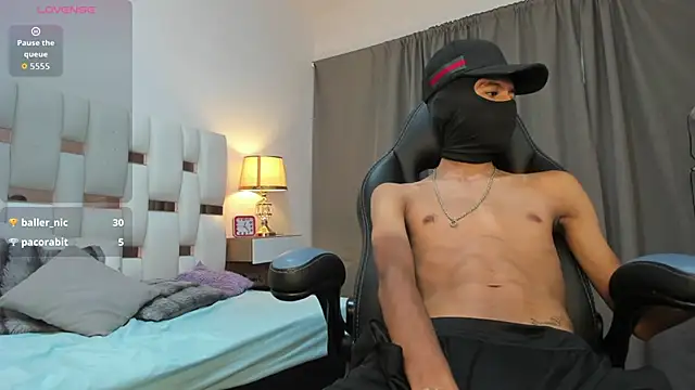 damian_mendez441 Show in webcam