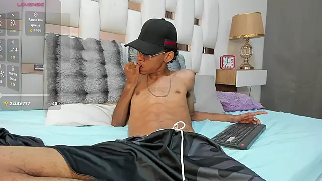 damian_mendez441 Show in webcam
