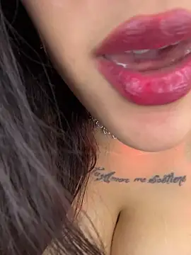 Pertunjukan Kamera Web Lalitha__