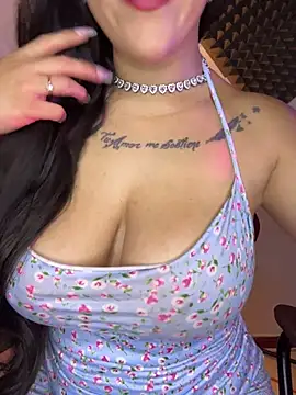 Chatroom XXX en direct de Lalitha__