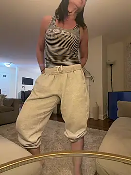Pokazy przed kamerką – HotlittleItalian69