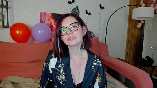 Donna_Hale: διαδικτυακό σόου στην κάμερα