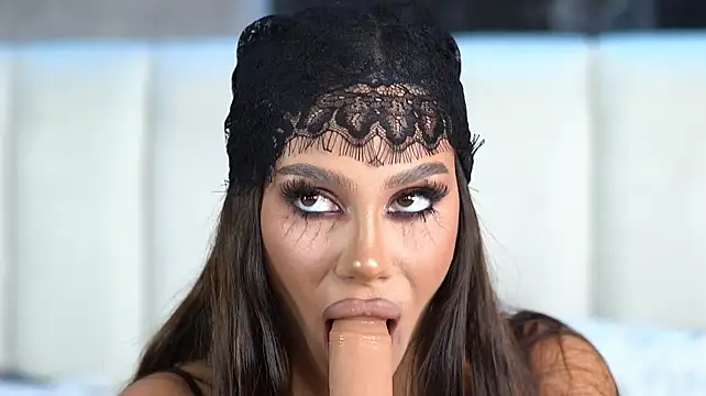 NinaSolle 现场XXX聊天