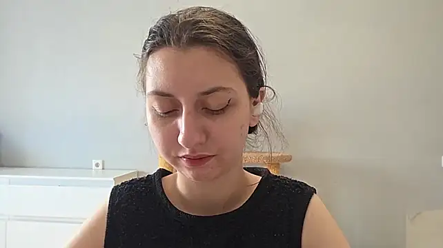 ChrystalAlma's Live XXX Chat
