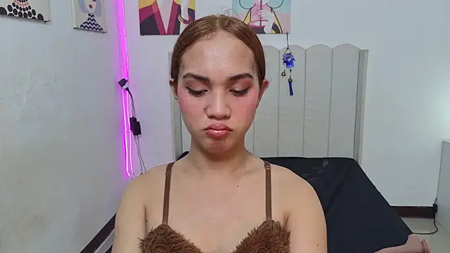 عرض كام ElaraDeLuca
