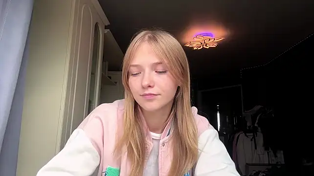 KaseyVentur Chat XXX live