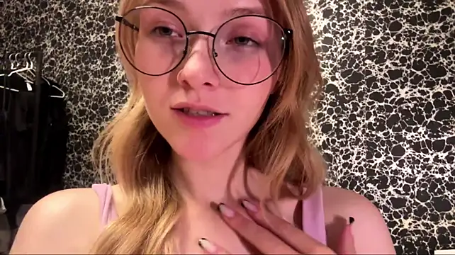 KaseyVentur's Live XXX Chat
