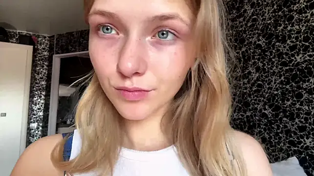 Show modela KaseyVentur na web-kameri