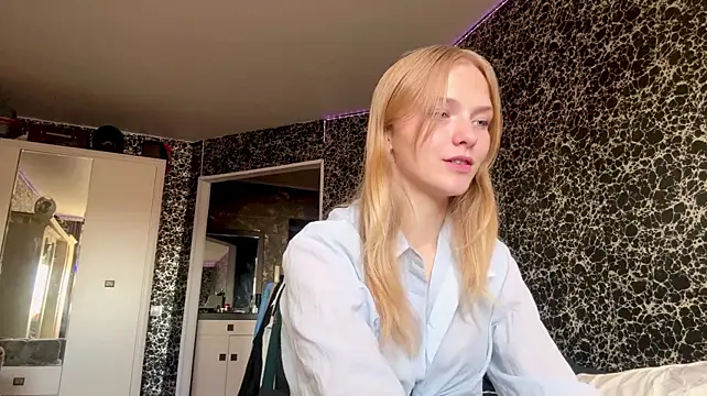 KaseyVentur: διαδικτυακό σόου στην κάμερα