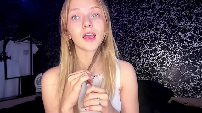 Show modela KaseyVentur na web-kameri