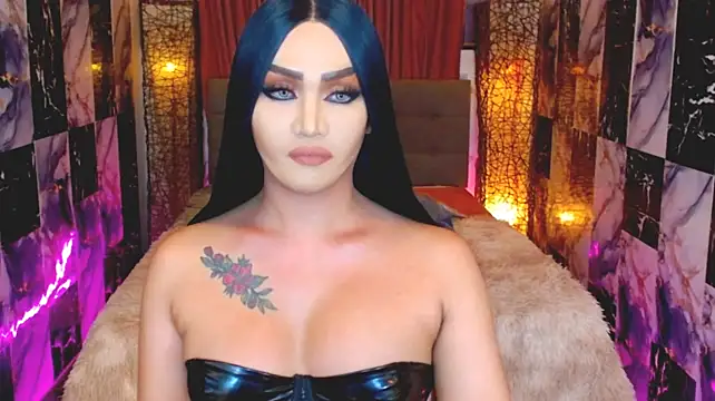 Pokazy przed kamerką – OliviaSexGoddessTS
