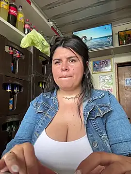 Chat +18 de Lia_27xx ao vivo