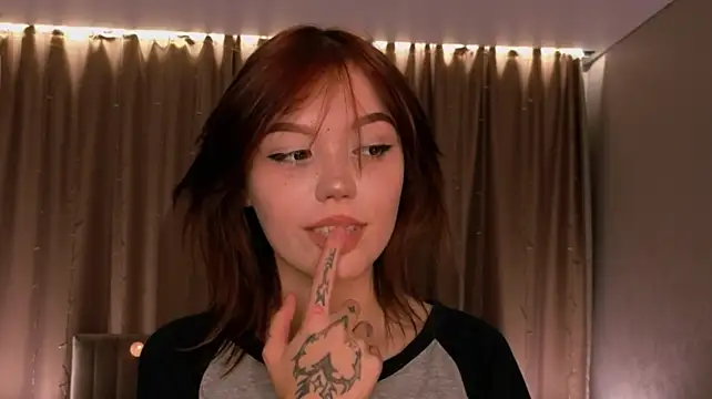 XXX chat uživo modela KarriKasel