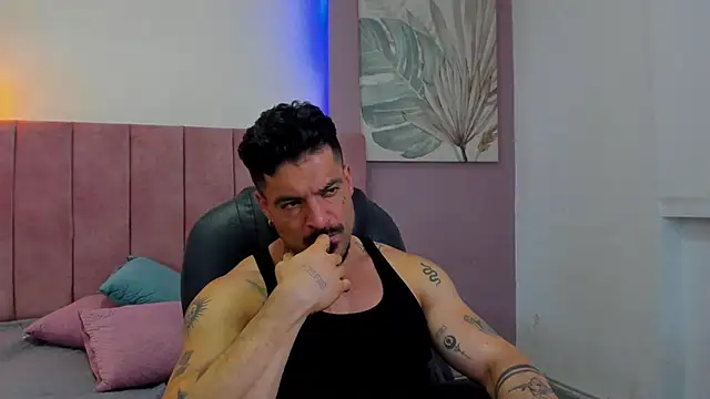 Pokazy przed kamerką – dennis__coxx
