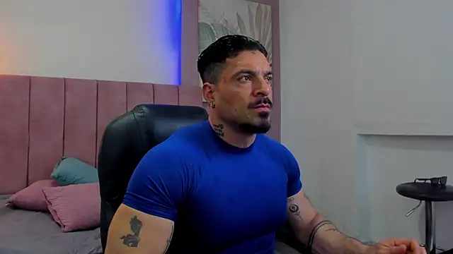 dennis__coxx Show in webcam