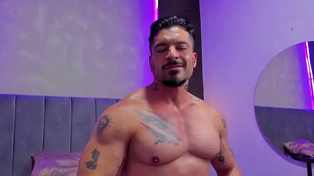dennis__coxx: διαδικτυακό σόου στην κάμερα