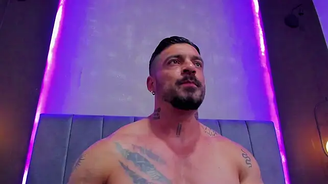 dennis__coxx Show in webcam