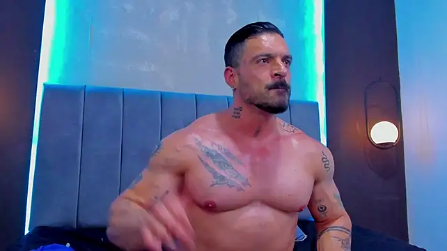 dennis__coxx Show in webcam