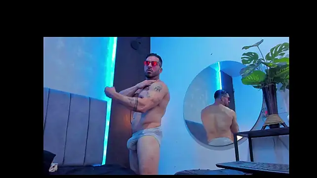 dennis__coxx: διαδικτυακό σόου στην κάμερα