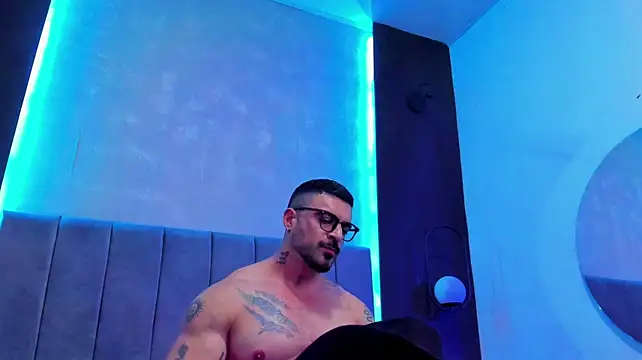 dennis__coxx: διαδικτυακό σόου στην κάμερα