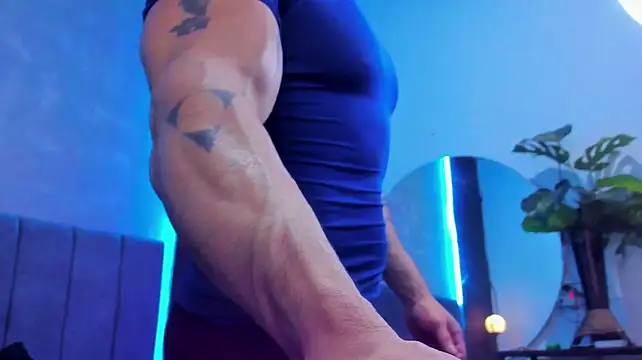 dennis__coxx: διαδικτυακό σόου στην κάμερα