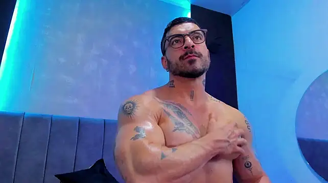 dennis__coxx: διαδικτυακό σόου στην κάμερα