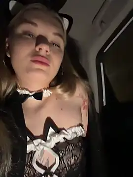 Show modela -MiaKitty na web-kameri