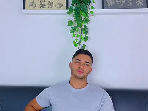 Show modela TylerWest_ na web-kameri